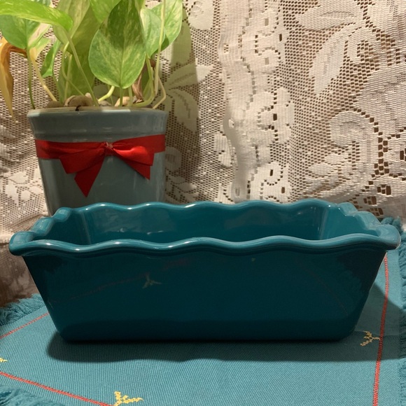 ✨⚡️💥 CELEBRATE IT Baking Ruffle Edge Scalloped Dish, Turquoise Oven Loaf Pan - Picture 1 of 7